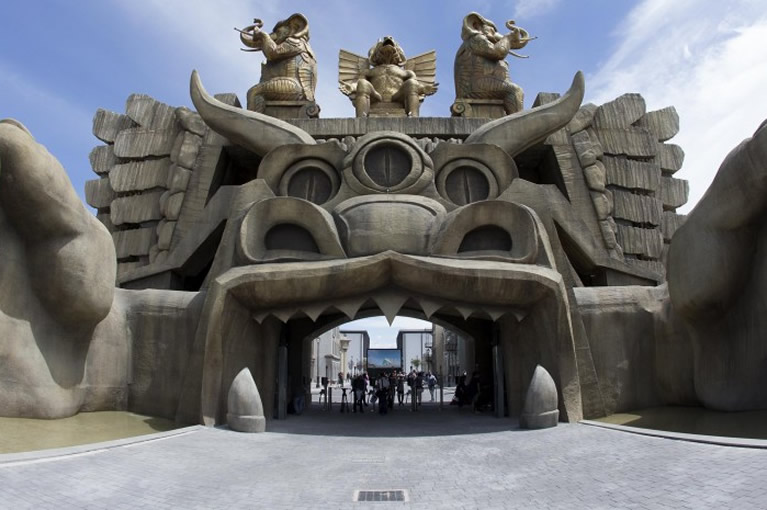 Il parco tematico di Cinecittà World a Roma