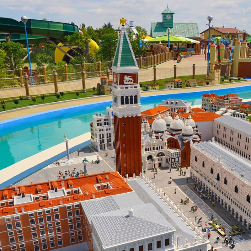 Vista dall'alto del LEGOLAND&reg; Water Park, il parco con i mattoncini Lego