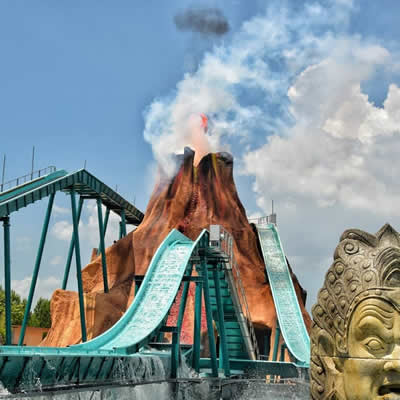 Montagna russa all'interno del parco Magicland